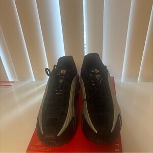 Nike shox r4 (GS) size 4.5Y/ metallic silver/ no box lid